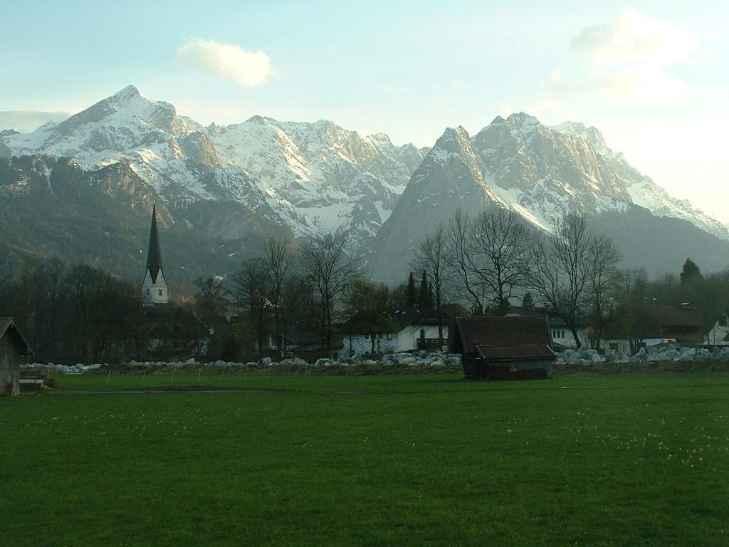 Landhaus Alpenblick Apartment การ์มิช-พาร์เทนเคียร์เชน ภายนอก รูปภาพ